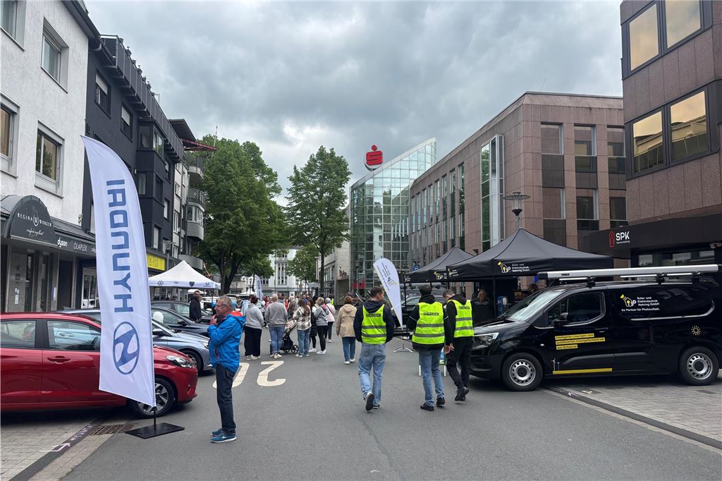 Verkaufsoffener Sonntag in Schwerte: Entspanntes Shoppen am Wochenende Die Automeile der Bahnhofstraße