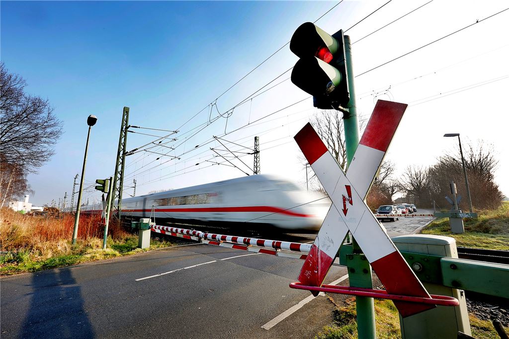 Was soll in Südkamens Mega-Kreisel stehen? Bürger sollen Vorschläge machen Die Bahnschranke(n) aus Südkamen könnten künftig zur Kreisel-Kunst an der Dortmunder Allee verarbeitet werden. Einen entsprechenden Vorschlag erreichte den Runden Tisch in Südkamen.