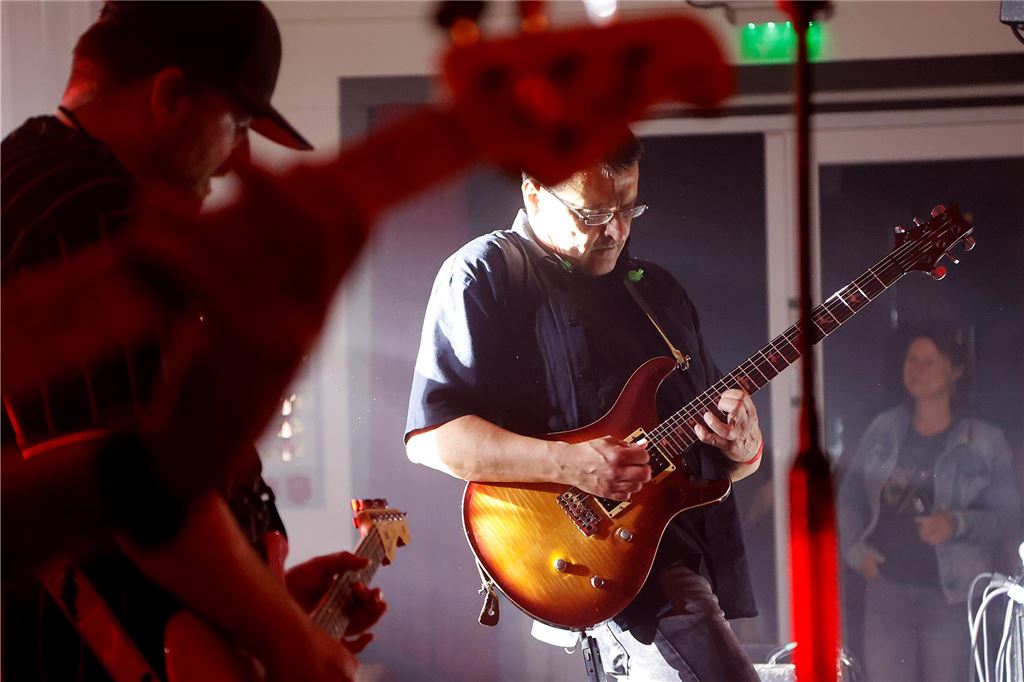 Tanz in den Mai in der Schützenheide mit "Burning Heart"