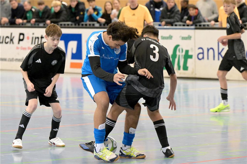 Die besten Bilder von der C-Jugend-Hallenstadtmeisterschaft.