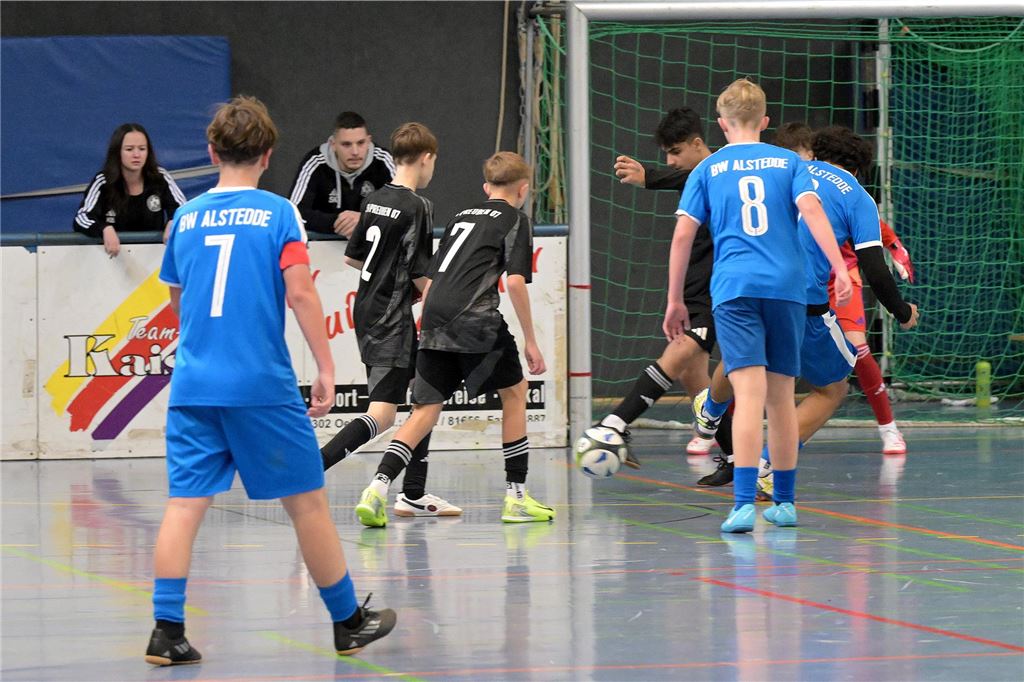 Die besten Bilder von der C-Jugend-Hallenstadtmeisterschaft.