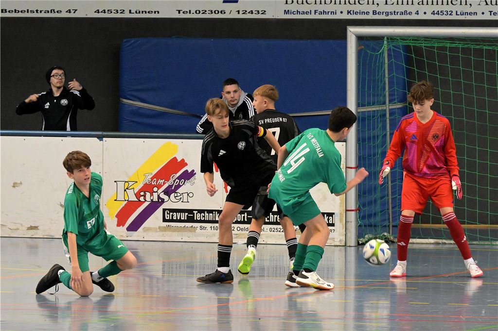 Die besten Bilder von der C-Jugend-Hallenstadtmeisterschaft.
