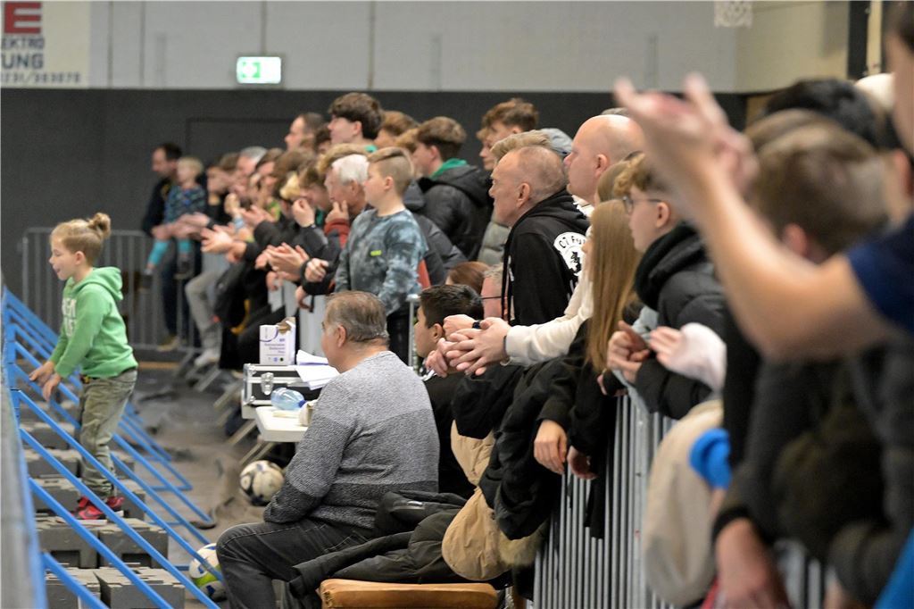 Die besten Bilder von der C-Jugend-Hallenstadtmeisterschaft.