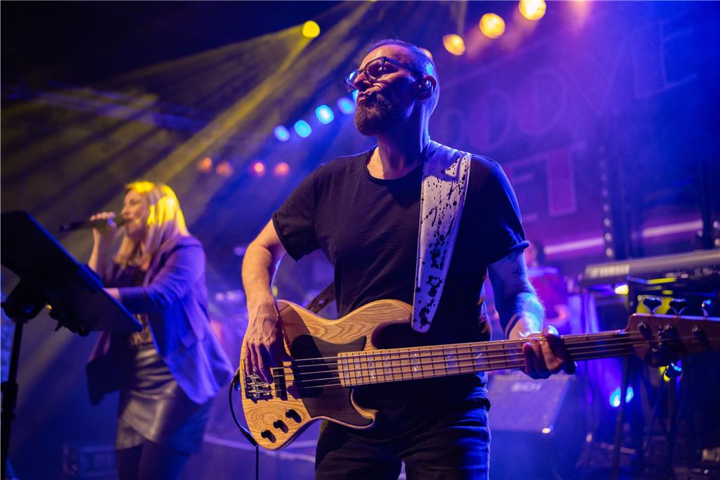 Die besten Disco-Hits live auf der Bühne: Seit 20 Jahren sorgen Groove Jet inzwischen für super Stimmung in Unna - Egal ob auf dem Stadtfest oder im Kühlschiff.