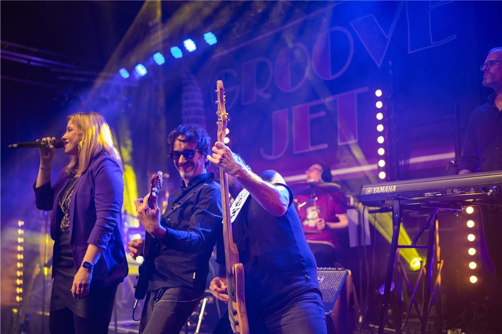 Die besten Disco-Hits live auf der Bühne: Seit 20 Jahren sorgen Groove Jet inzwischen für super Stimmung in Unna - Egal ob auf dem Stadtfest oder im Kühlschiff.