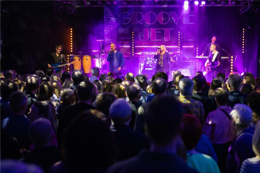 Die besten Disco-Hits live auf der Bühne: Seit 20 Jahren sorgen Groove Jet inzwischen für super Stimmung in Unna - Egal ob auf dem Stadtfest oder im Kühlschiff.