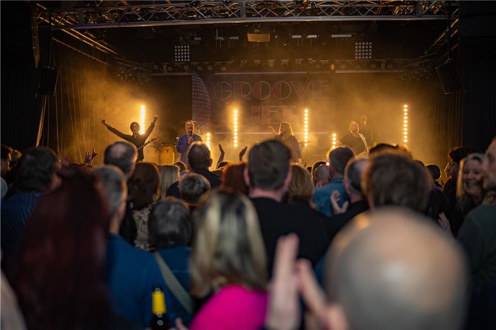 Die besten Disco-Hits live auf der Bühne: Seit 20 Jahren sorgen Groove Jet inzwischen für super Stimmung in Unna - Egal ob auf dem Stadtfest oder im Kühlschiff.
