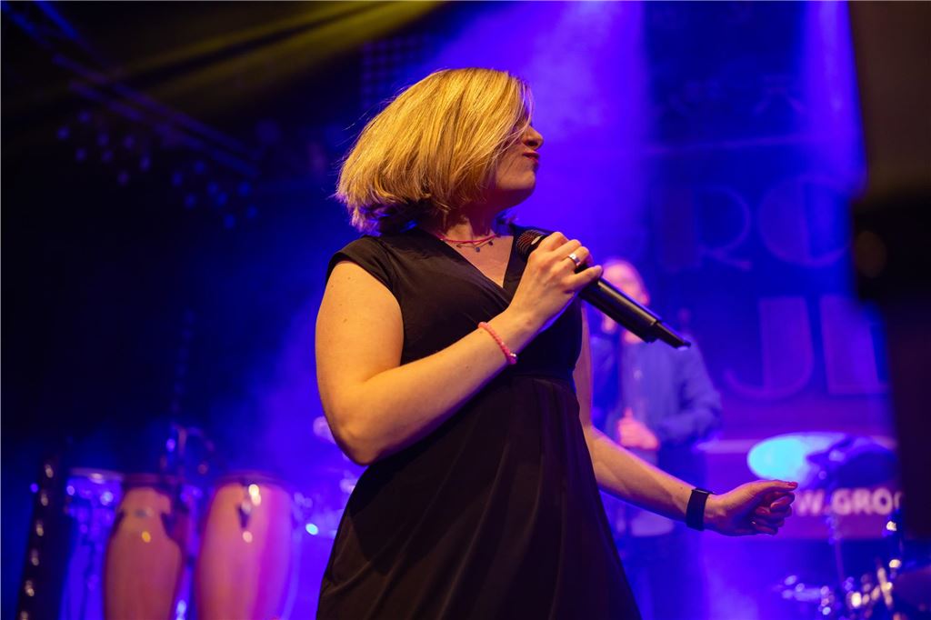 Die besten Disco-Hits live auf der Bühne: Seit 20 Jahren sorgen Groove Jet inzwischen für super Stimmung in Unna - Egal ob auf dem Stadtfest oder im Kühlschiff.