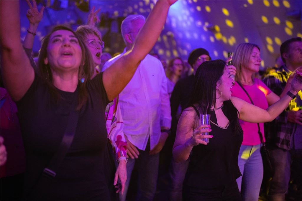 Die besten Disco-Hits live auf der Bühne: Seit 20 Jahren sorgen Groove Jet inzwischen für super Stimmung in Unna - Egal ob auf dem Stadtfest oder im Kühlschiff.