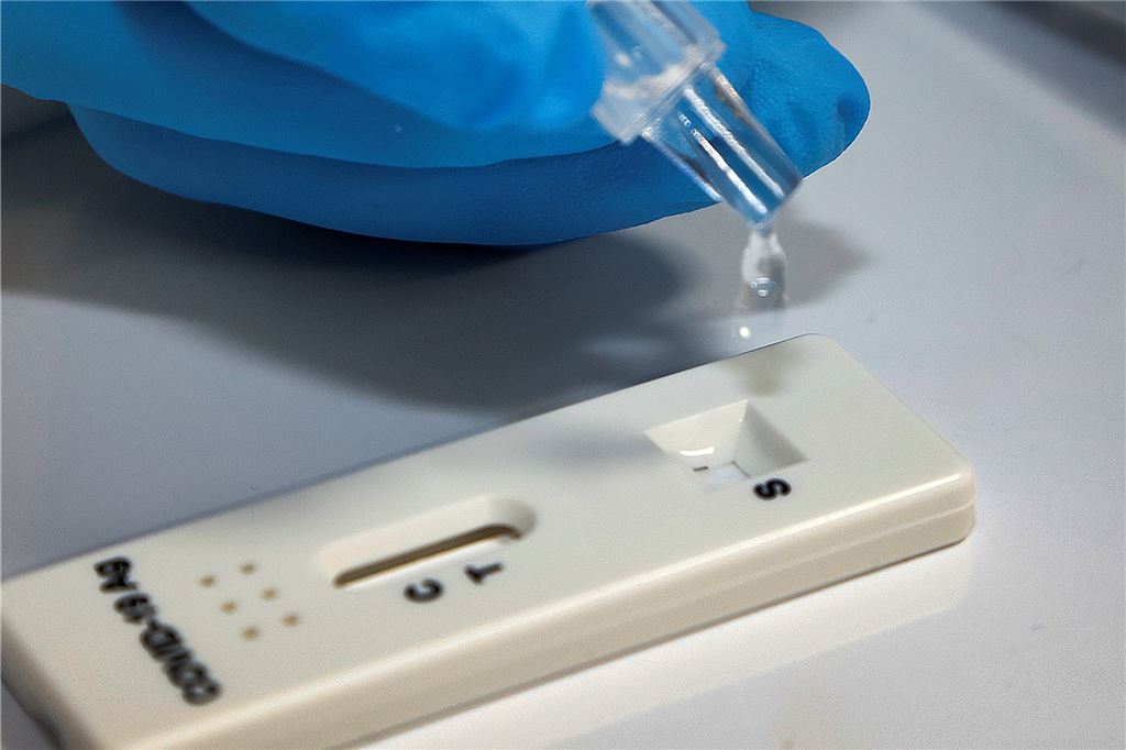 Schwierige Lage an den Testzentren: „Jeder Zweite beschwert sich“ Die Betreiber der Testzentren vermuten, dass sich viel weniger Menschen testen lassen, weil ihnen Aufwand und Kosten zu hoch sind.