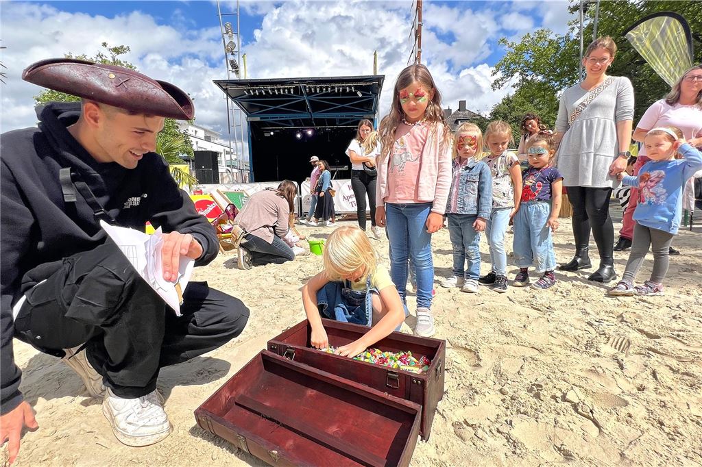 Urlaubsgefühle auf dem Marktplatz beim Karibik-Festival Die betreute Schatzsuche für Kinder ist kostenlos, eine vorherige Anmeldung aber nötig.