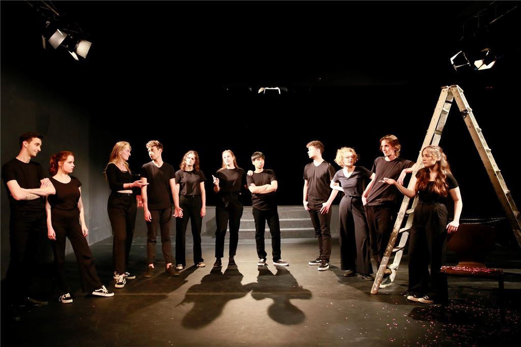 Bloßgestellt-Ensemble spielt wieder im Theater Narrenschiff Die Bloßgestellt-Gruppe führt im Juni das Stück „From here, where do we go“ auf. Premiere ist am 10. Juni.