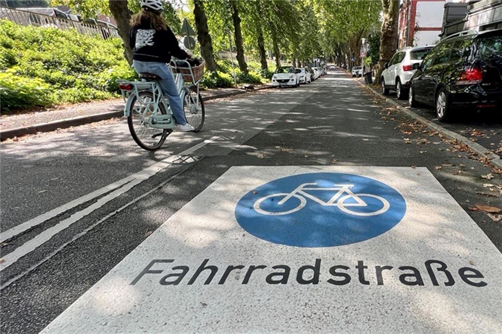 Zumindest auf dem Papier: Unna macht dem Fahrradverkehr den Weg frei Die Bornekampstraße ist derzeit Unnas jüngste Fahrradstraße. Als nächstes könnte der Afferder Weg entsprechend umgewidmet werden.