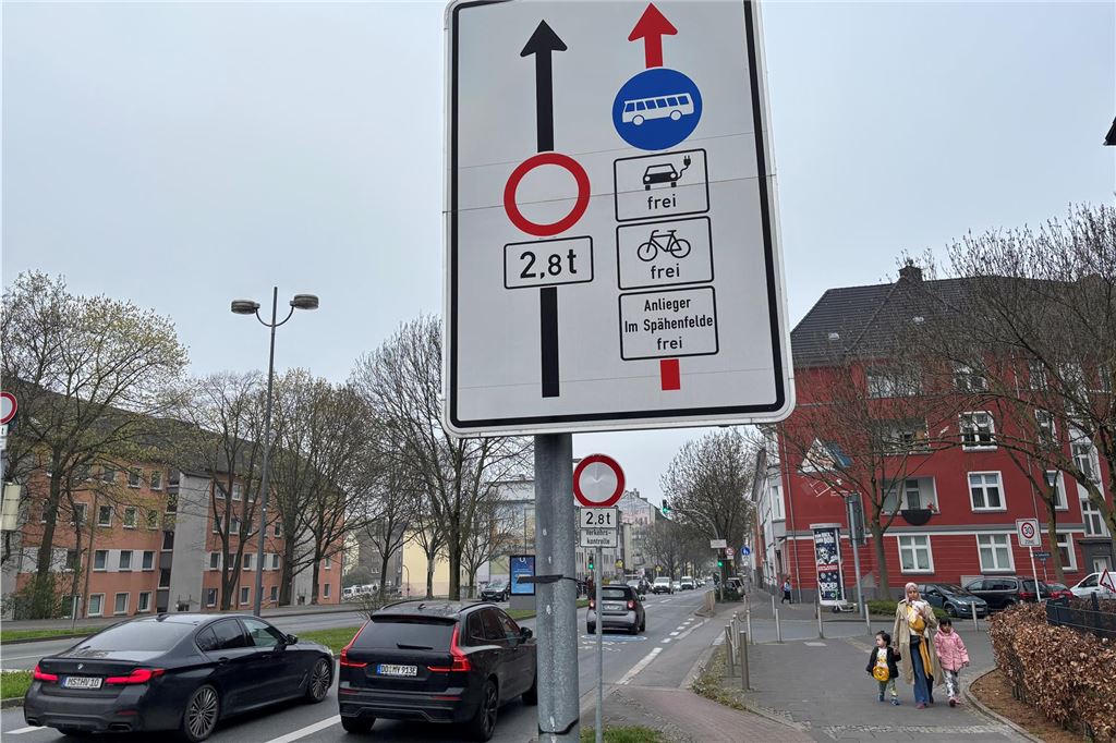 Umweltspur auf der Brackeler Str.: So viele missachten die Regeln Die Brackeler Stra0e in Dortmund hat eine etwa ein Kilometer lange Umeltspur.