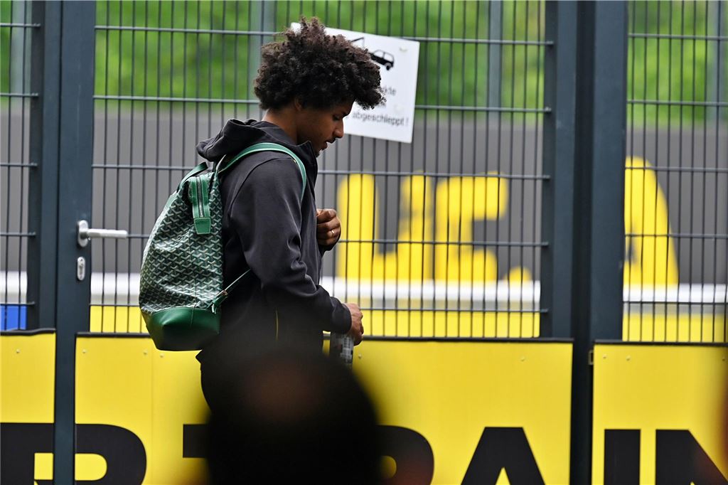 Die BVB-Profis vor dem Wolfsburg-Spiel auf dem Weg ins Teamhotel.