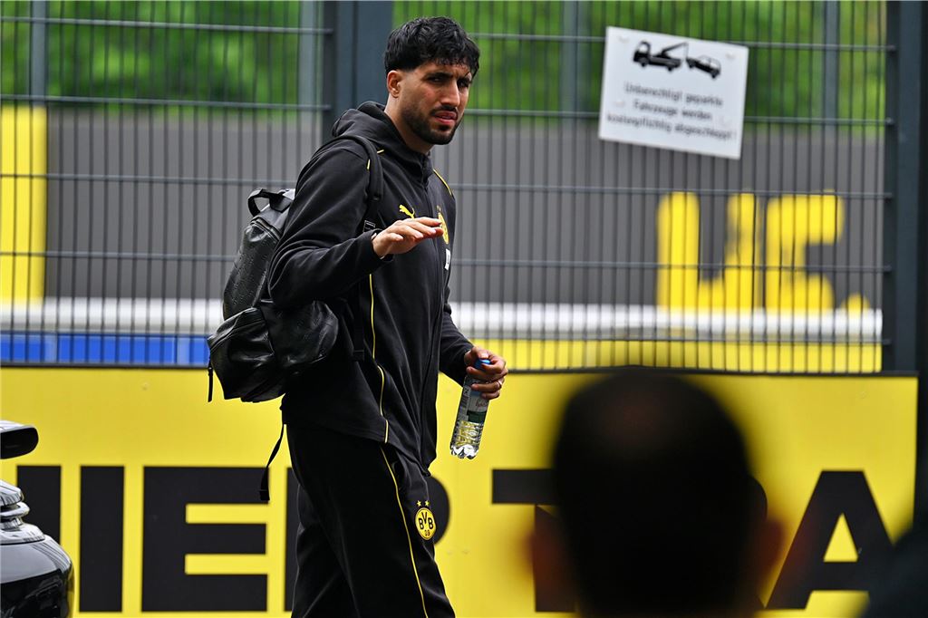 Die BVB-Profis vor dem Wolfsburg-Spiel auf dem Weg ins Teamhotel.
