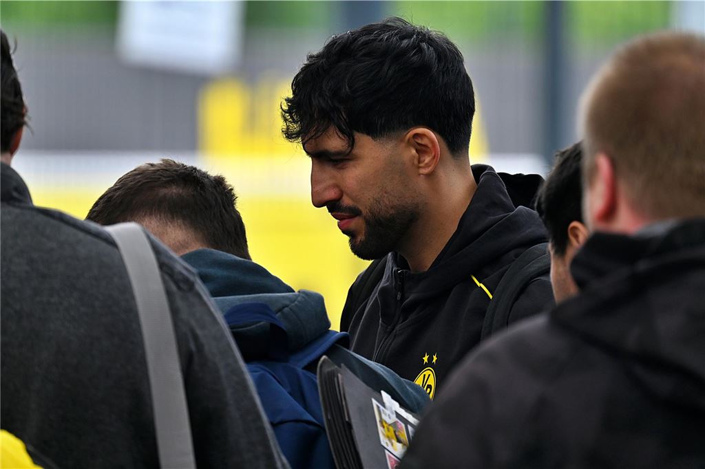 Die BVB-Profis vor dem Wolfsburg-Spiel auf dem Weg ins Teamhotel.