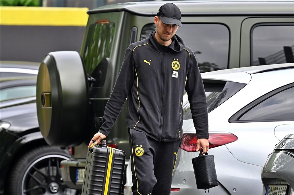 Die BVB-Profis vor dem Wolfsburg-Spiel auf dem Weg ins Teamhotel.