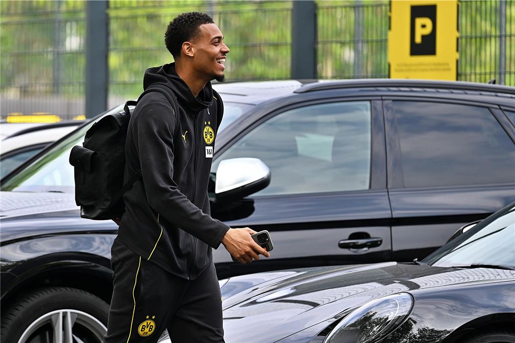 Die BVB-Profis vor dem Wolfsburg-Spiel auf dem Weg ins Teamhotel.