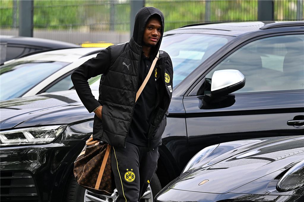 Die BVB-Profis vor dem Wolfsburg-Spiel auf dem Weg ins Teamhotel.