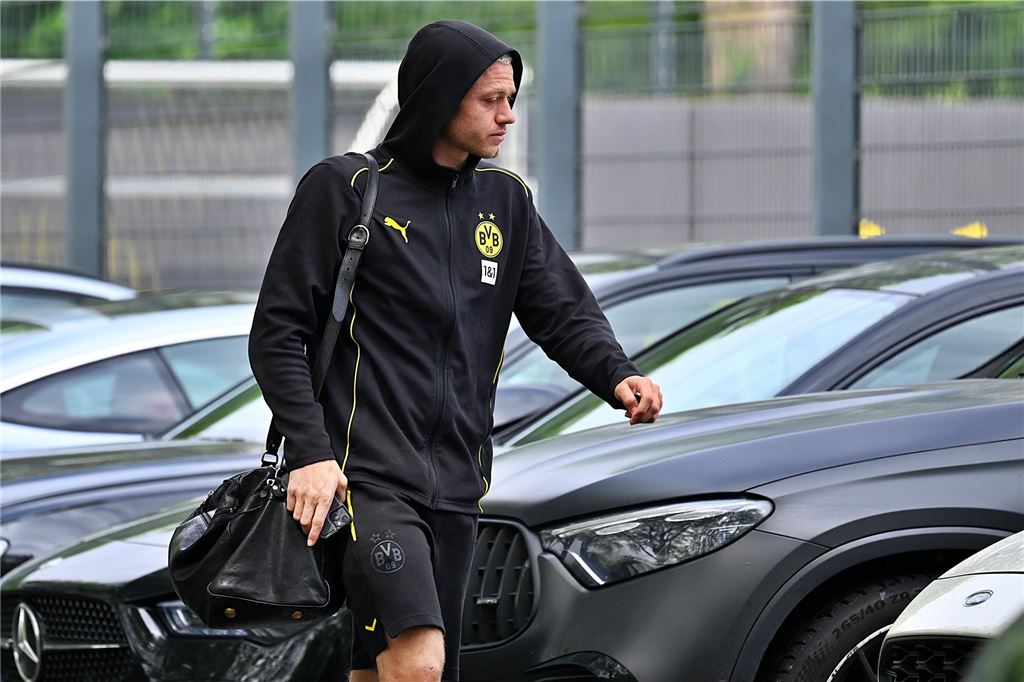 Die BVB-Profis vor dem Wolfsburg-Spiel auf dem Weg ins Teamhotel.