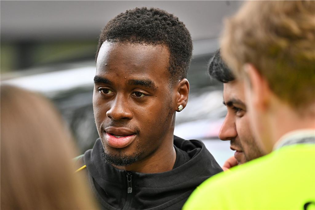 Die BVB-Profis vor dem Wolfsburg-Spiel auf dem Weg ins Teamhotel.
