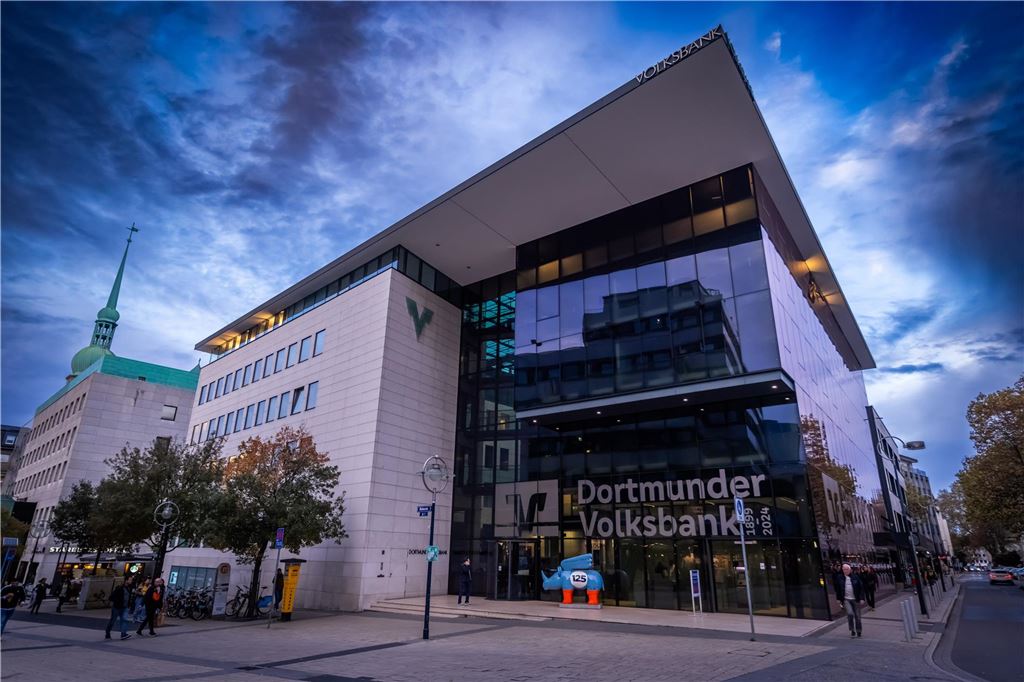 Was tun namhafte Arbeitgeber in Dortmund für junge Familien? Die Dortmunder Volksbank nutzt ein Zeiterfassungssystem nebst Gleitzeitkonto.