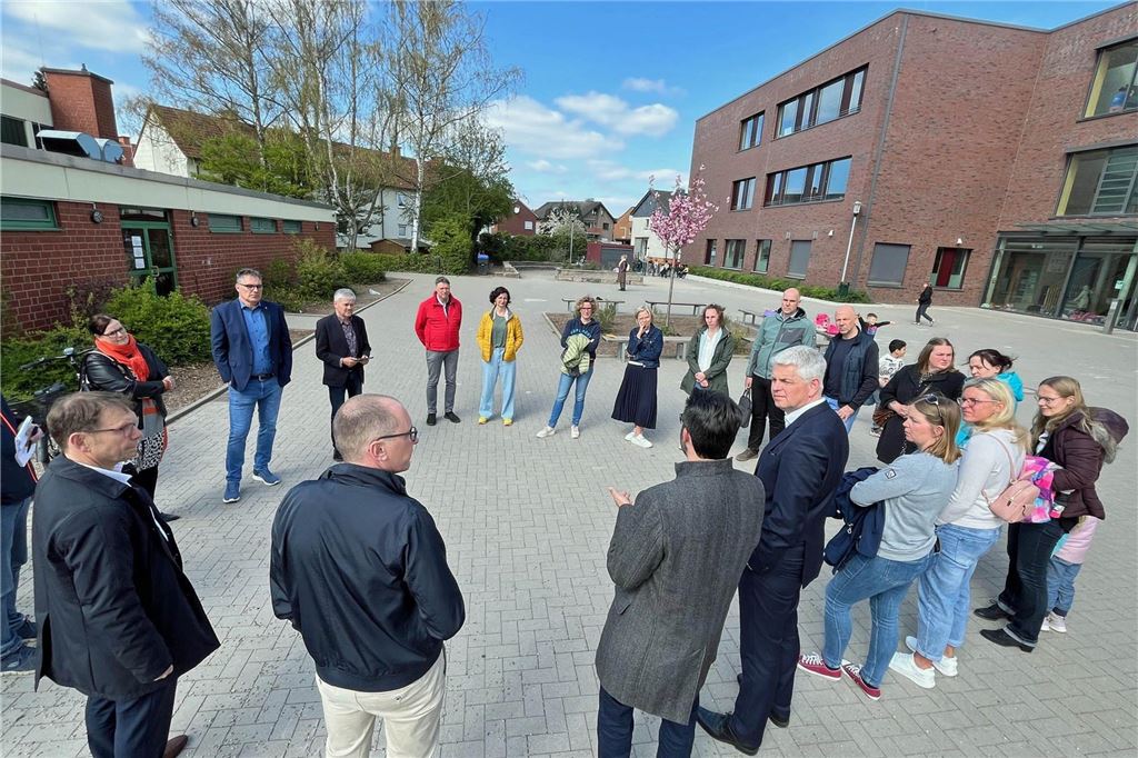 Wiehagen-Eltern befürchten Probleme beim dringend nötigen Ausbau Die Eltern der Wiehagenschüler sind verunsichert, was die Erweiterung der Grundschule angeht. Deshalb traf man sich am Donnerstag, 10. April 2025, in großer Runde.