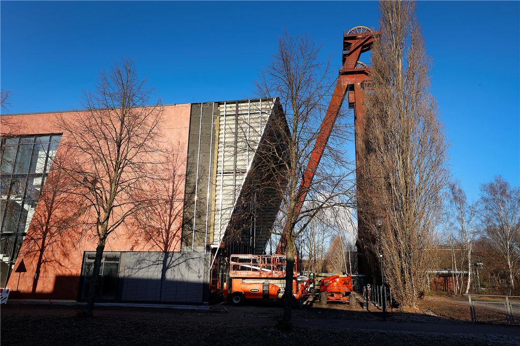 Neuartiges Warnsignal für Bolt-E-Scooter von Firma aus Kamen entwickelt Die Fassade des RTB-Bürogebäude nimmt die Neigung des Fördergerüsts auf. In dem Haus mit der interessanten Architektonik sitzt die Entwicklungs-Abteilung der Firma-RTB.