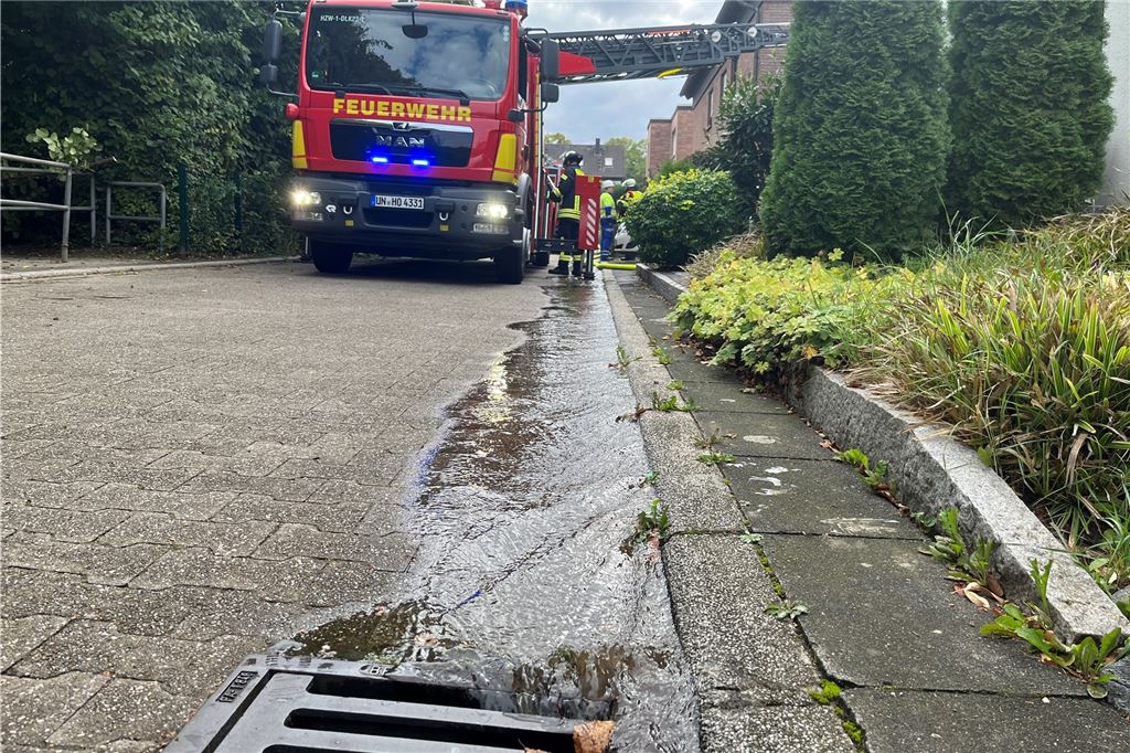 Gefährlicher schwarzer Rauch bei Kellerbrand in Holzwickede Die Holzwickeder Feuerwehr hatte den Kellerbrand schnell unter Kontrolle.