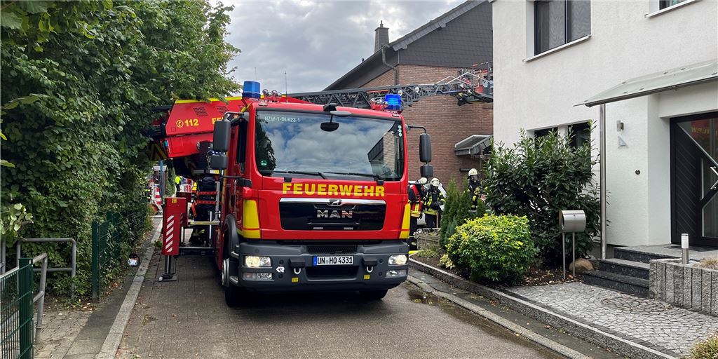 Gefährlicher schwarzer Rauch bei Kellerbrand in Holzwickede Die Feuerwehr ist am Donnerstag zum Saarbrücker Weg ausgerückt. Dort wurde ein Kellerbrand gemeldet.
