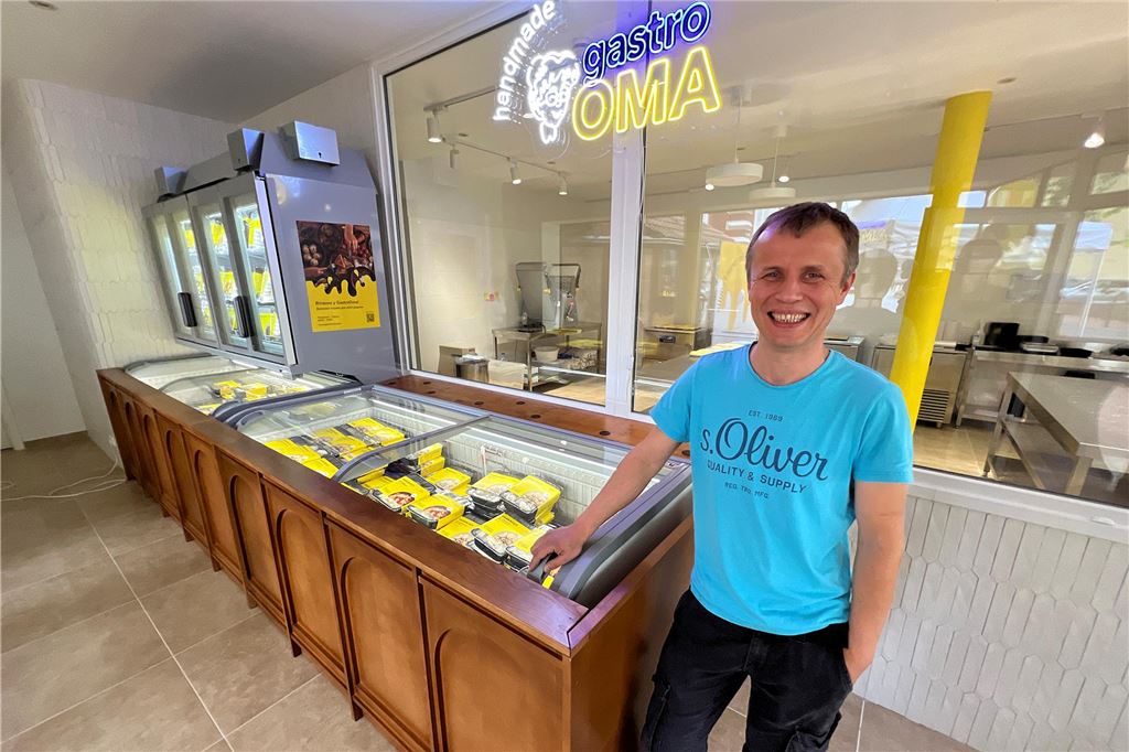 Handgemachte Spezialitäten aus der Ukraine: „Gastro Oma“ eröffnet in Kürze Maksym Karpin steht in der Kamener Filiale der "Gastro Oma".