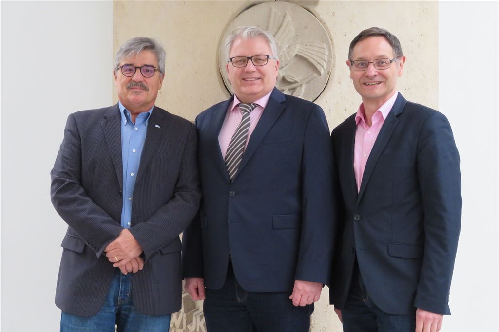 Mit mehr Parteien wird die Wahl zum Unnaer Stadtrat nicht leichter Die Freie Liste Unna hat in der Person Frank Murmanns sogar einen eigenen Bürgermeisterkandidaten gefunden. Zurzeit müht sich der Verein unter Vorsitz von Michael Schwering (r.) und Führung von Gründer Klaus Göldner (l.) darum, eine Mitgliederversammlung für die Kandidatenkür zu organisieren, ohne dabei gegen Corona-Vorschriften zu verstoßen.
