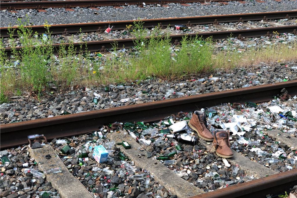 SPD veröffentlicht Sechs-Punkte-Plan für den Königsborner Bahnhof Die Gleise jenseits des S-Bahn-Haltepunktes werden wohl nicht mehr genutzt. Sie sind von einer dicken Rostschicht überzogen.