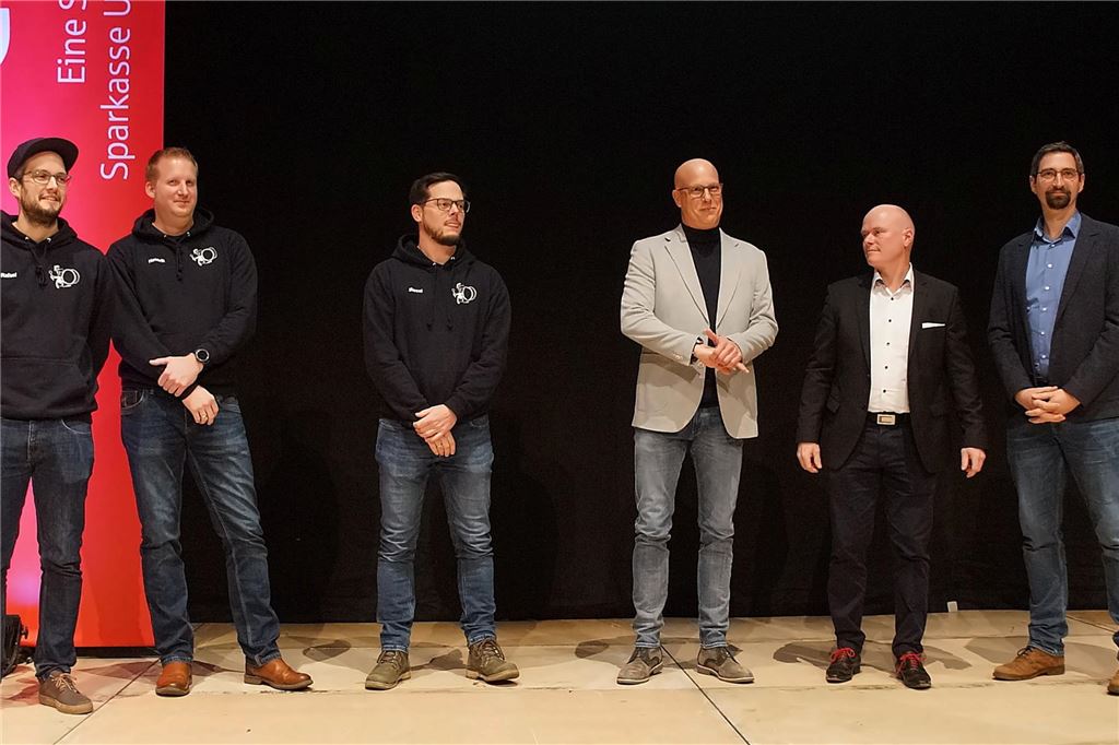 Die Gewinner in der Kategorie Kultur: Vertreter des Spielmannszugs Bausenhagen und des BSV Fröndenberg.