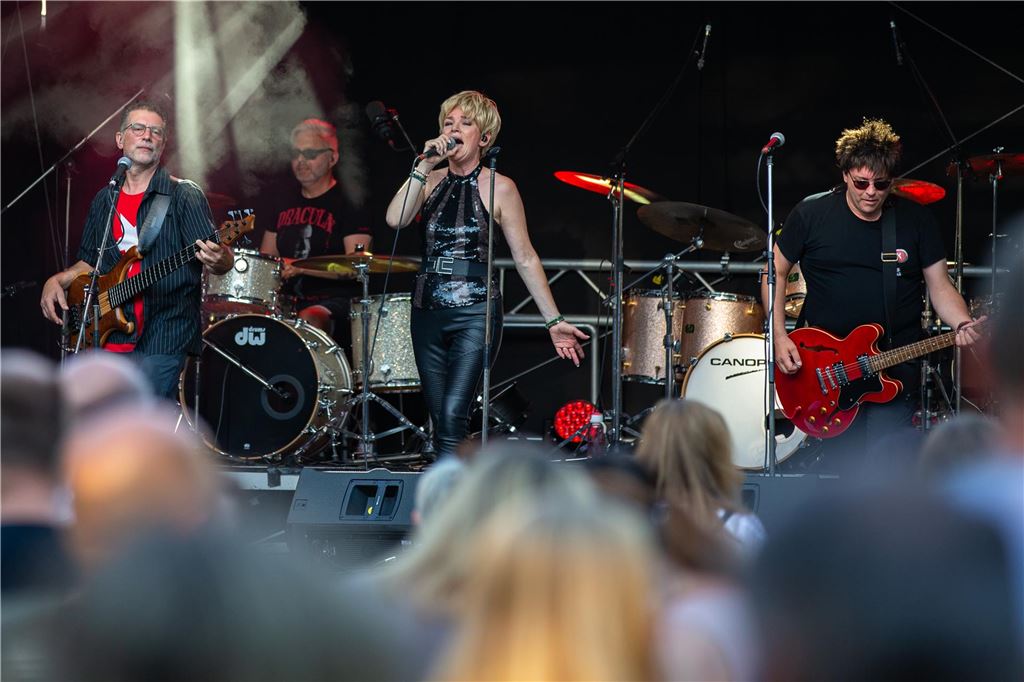 Veranstaltungsübersicht 2024: Kirmes, Stadtfest und Weihnachtsmarkt Die Musiker von "ROX!" stehen in Unna auf der Bühne.