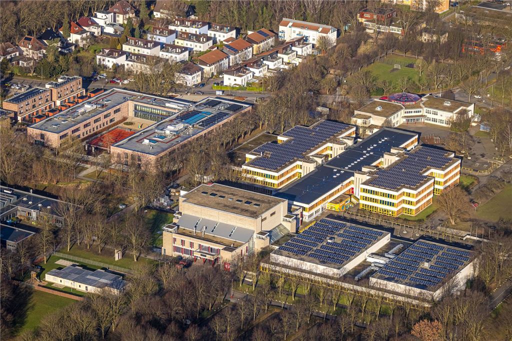 Hellwegsporthallen wegen Wasserschaden gesperrt Die Hellwegsporthallen (unten rechts im Bild) gehören zu den zentralen Unnaer Sporteinrichtungen. Sie werden von Vereinen ebenso genutzt wie von der Werner-von-Siemens-Gesamtschule und dem Geschwister-Scholl-Gymnasium nebenan.