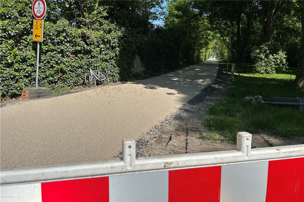 Eilater Weg ist immer noch gesperrt: Freigabe verzögert sich erheblich Absperrung am Eilater Weg