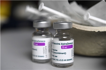 Die Impfungen mit Astrazeneca sind in Deutschland am Montag ausgesetzt worden. In zeitlicher Nähe zu der Impfung hatte es sieben Fälle von Thrombosen der Hirnvenen gegeben - bei mehr als 1,6 Millionen Astrazeneca-Impfungen in Deutschland insgesamt.