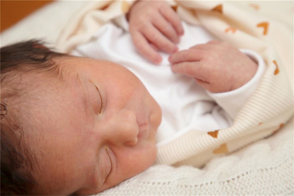 Die kleine Selina ist am 25. September zur Welt gekommen. Ihre Eltern Wafaa und Mohammad sind überglücklich