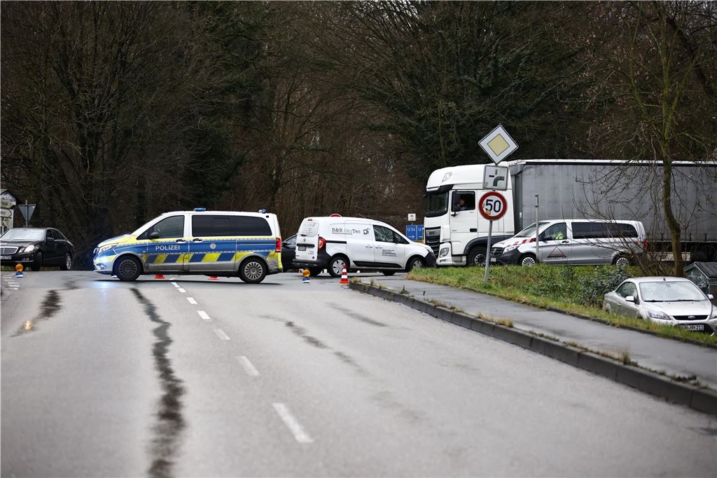 Die Kleistraße ist an der Kreuzung Massener Heide/Provinzialstraße/Kteistraße gesperrt.