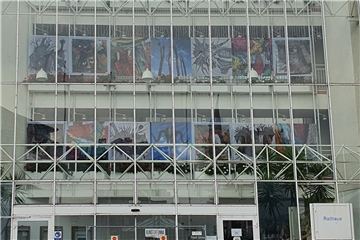 Die Kunst im öffentlichen Raum bekommt hier eines der größten Schaufenster Unnas. Die Kunstforderer stellen Werke im Rathaus aus - eine von vielen Stationen bei "Kunstort Unna 2021".