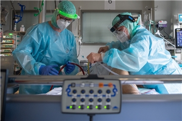 Die Lage auf den Intensivstationen ist weiterhin brenzlig - das zeigt sich auch am St. Vincenz-Krankenhaus in Menden.