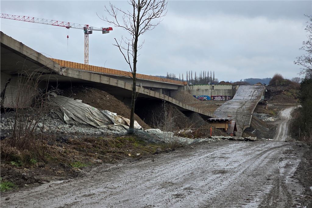 Die Lage im Liedbachtal nach der Brückensprengung.