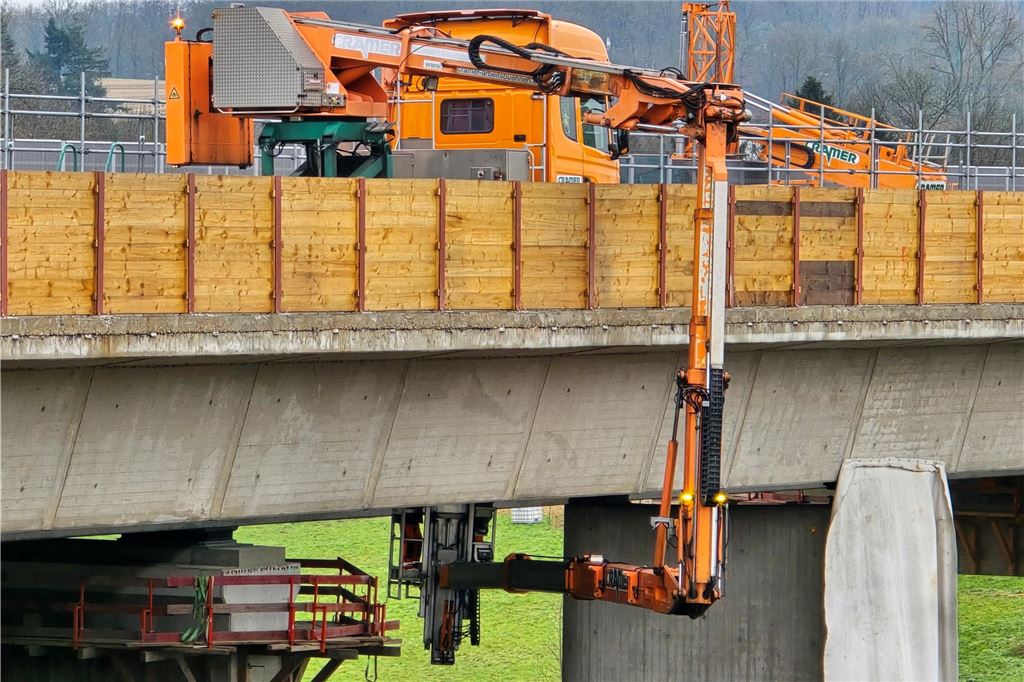 Die Lage im Liedbachtal nach der Brückensprengung.