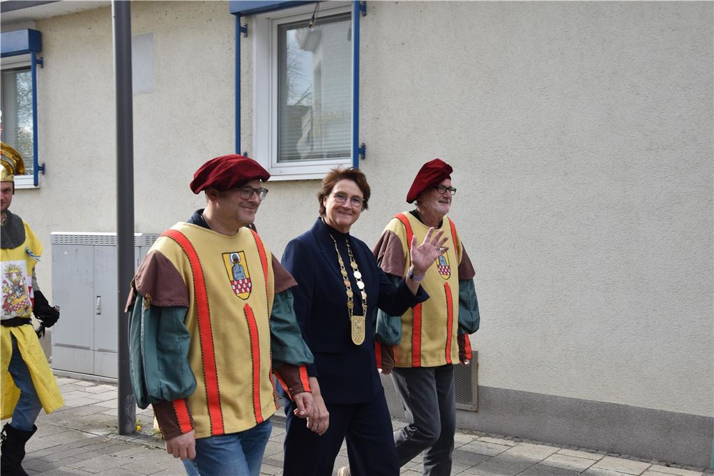 Schützen beim Umzug.