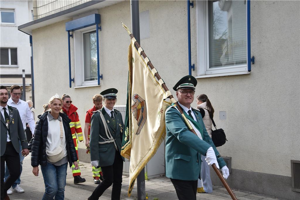 Fahnen beim Umzug.