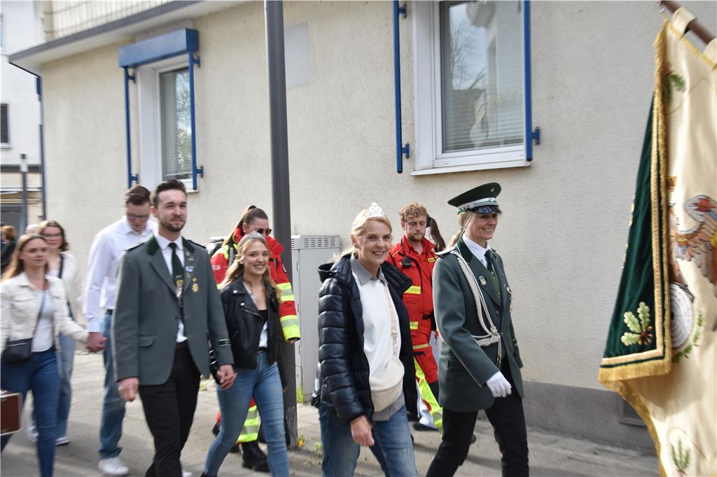 Fahnen beim Umzug.