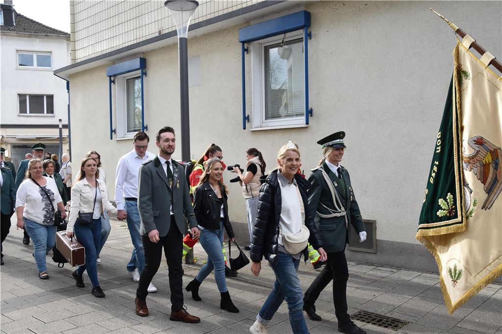 Fahnen beim Umzug.