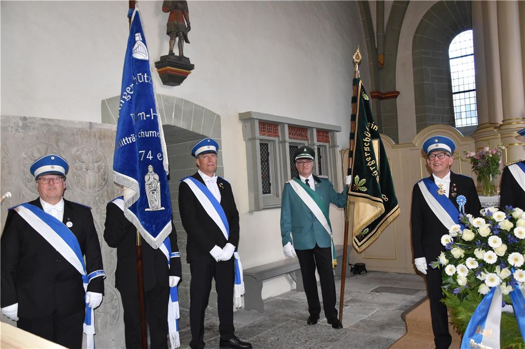Fahnenabordnung der Maischützen.